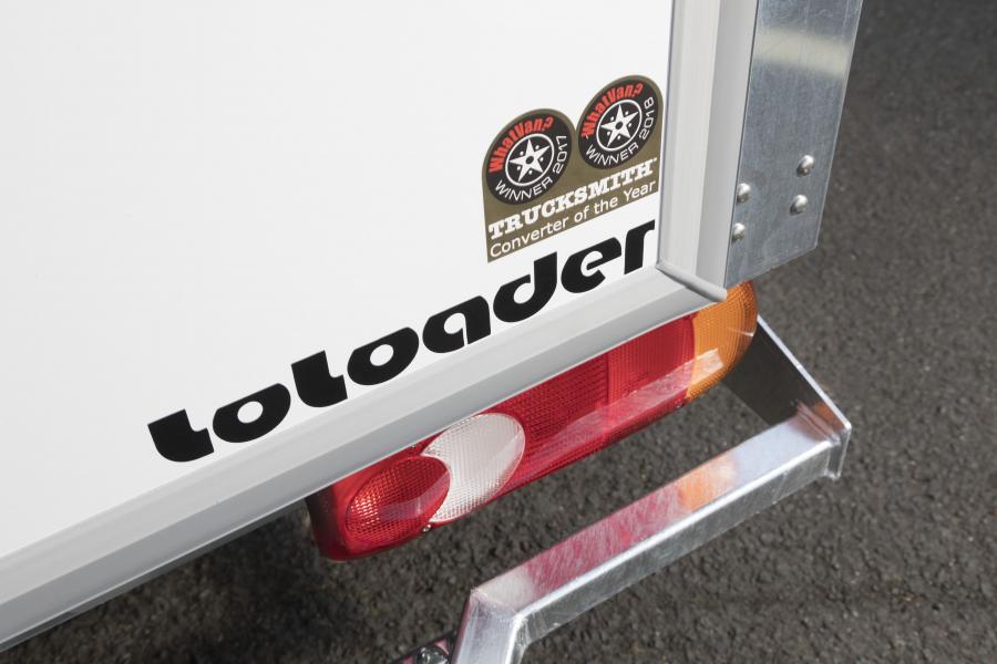 Детали экстерьера Renault Master Luton Loloader by Trucksmith 2018 года  (UK) (фото 2 из 5)